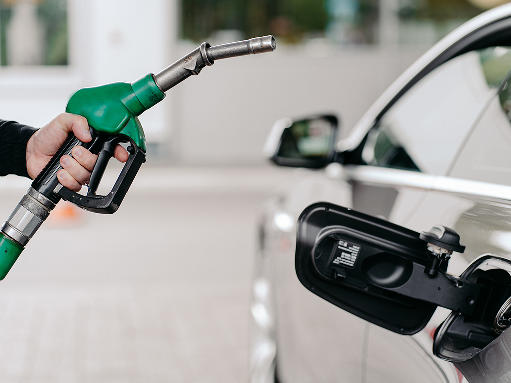 Was Sind die Vorteile von BenzinAutos? Cizgi Rent a Car